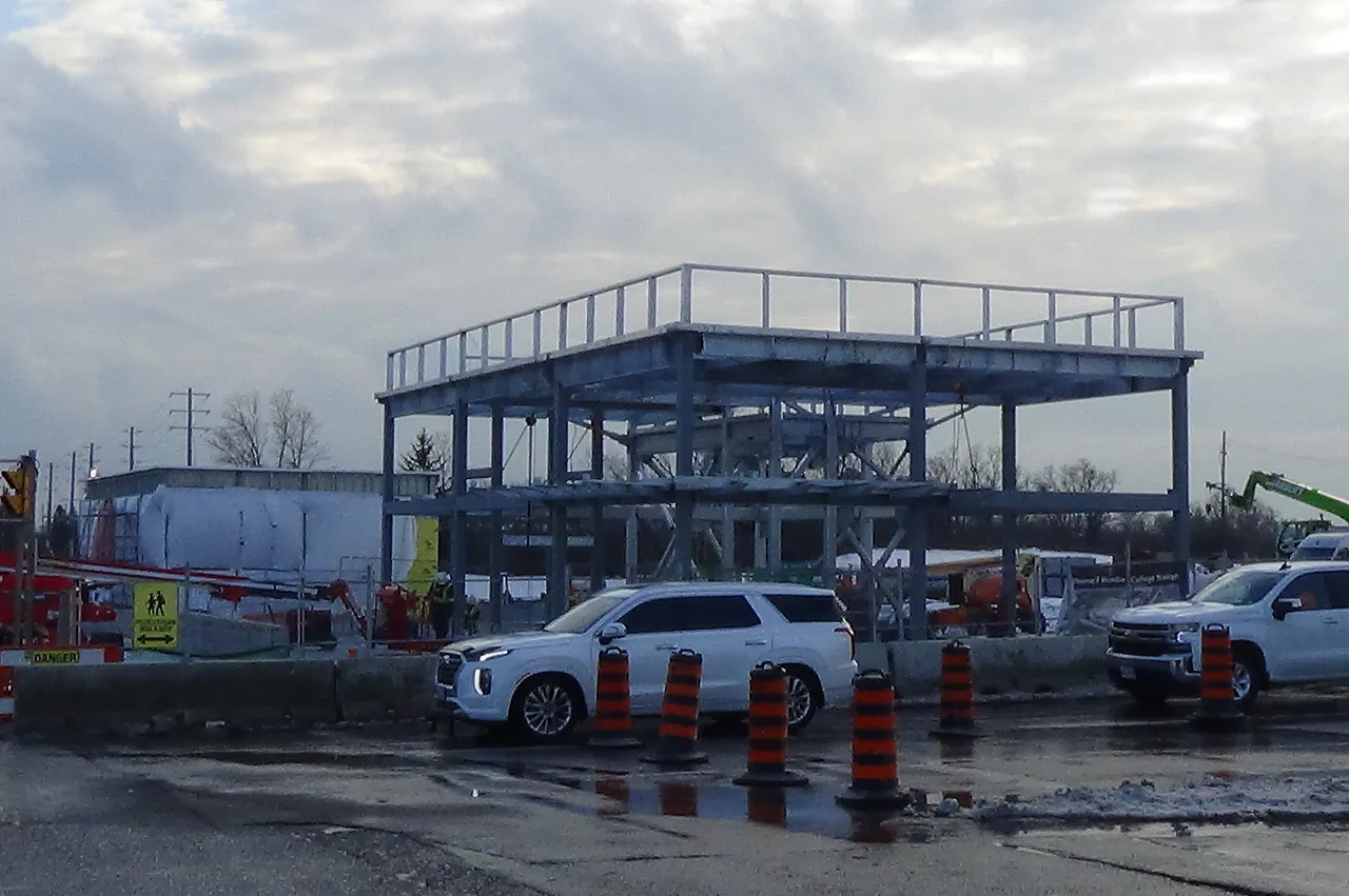 Travaux de construction à la station Humber College sur la ligne Finch West.